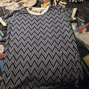 LuLaRoe Short Sleeve Tee in Navy and White Zigzag
